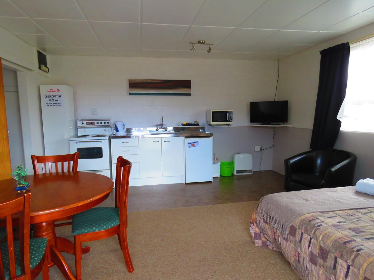Opunake Motel And Backpackers Lodge Eksteriør bilde
