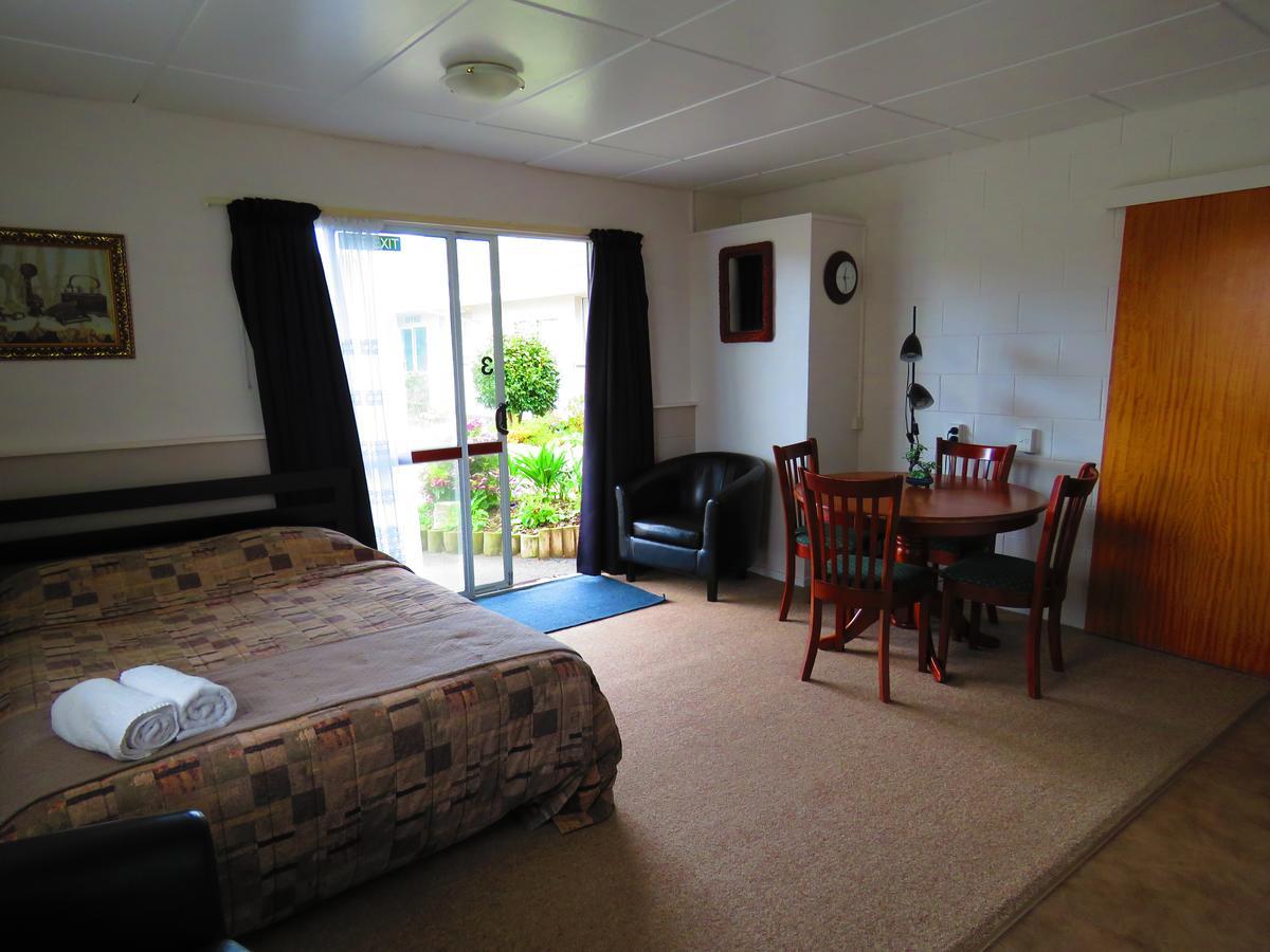 Opunake Motel And Backpackers Lodge Eksteriør bilde