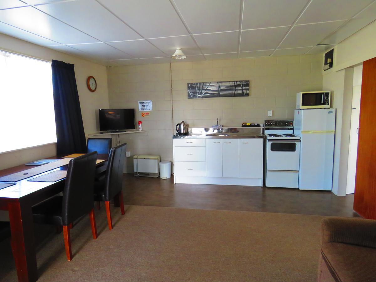 Opunake Motel And Backpackers Lodge Eksteriør bilde